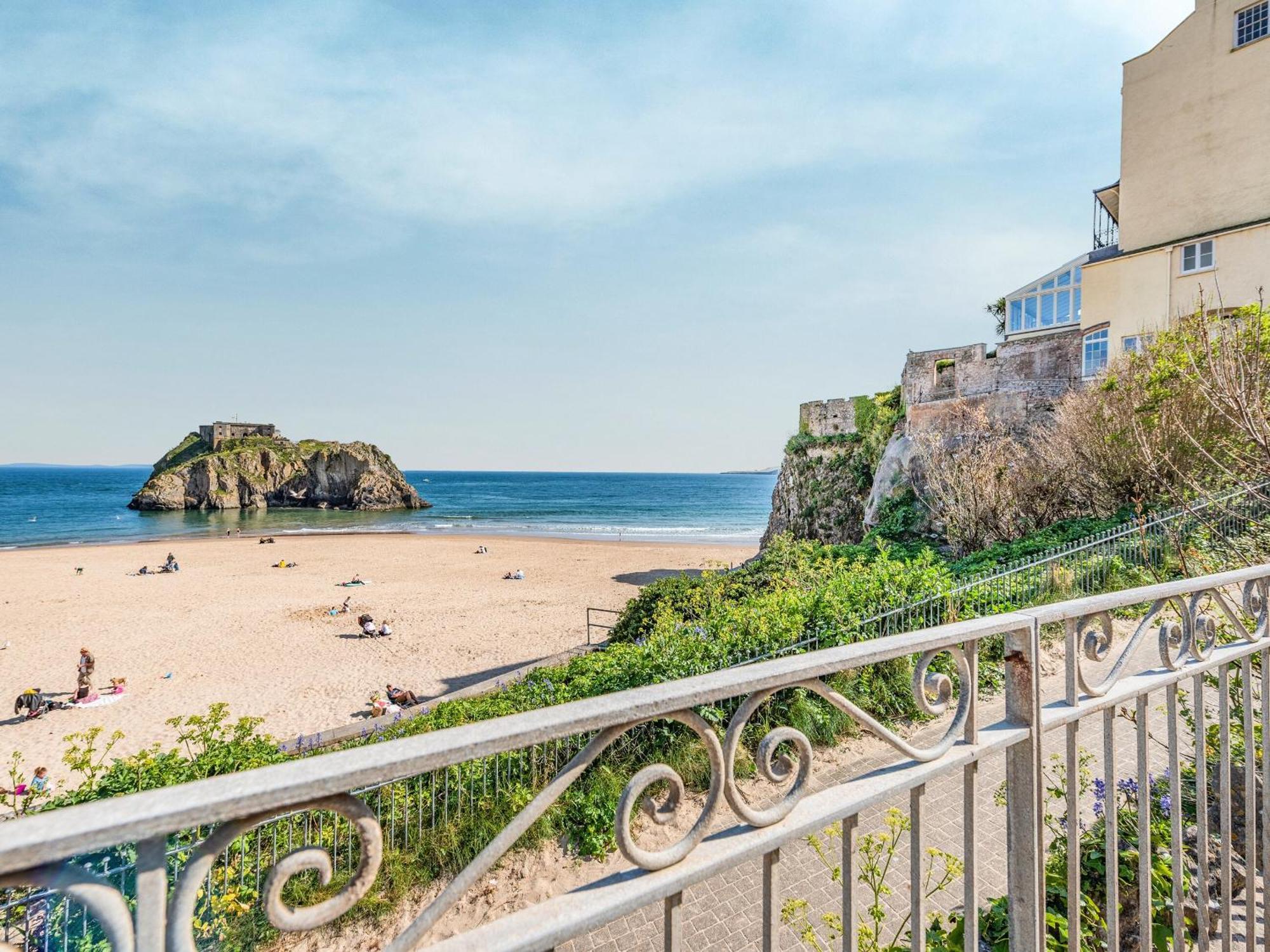 Ocean Waves Villa Tenby Exteriör bild